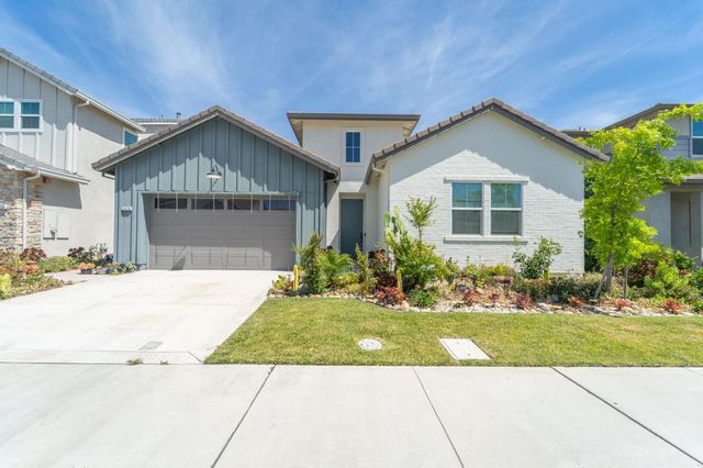 2273 Blue Heron Dr, Lathrop, CA 95330