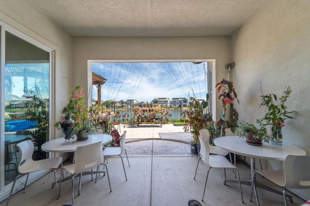 2273 Blue Heron Dr, Lathrop, CA 95330