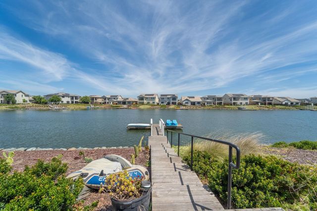 2273 Blue Heron Dr, Lathrop, CA 95330