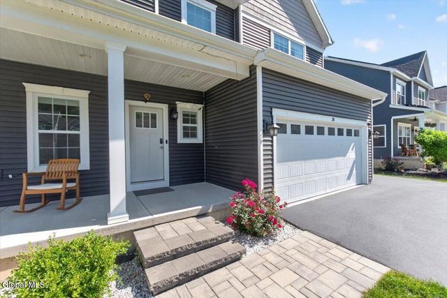 38 Wyatts Circle, East Greenbush, NY 12144