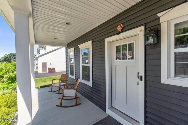 38 Wyatts Circle, East Greenbush, NY 12144