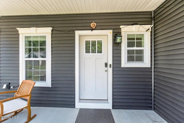 38 Wyatts Circle, East Greenbush, NY 12144