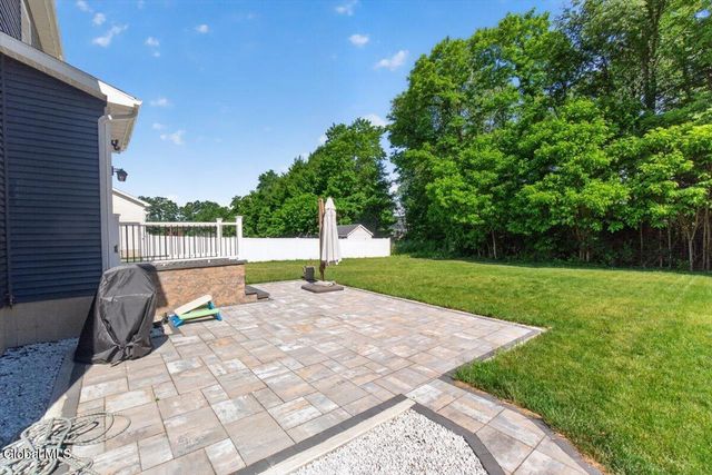 38 Wyatts Circle, East Greenbush, NY 12144