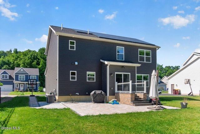 38 Wyatts Circle, East Greenbush, NY 12144