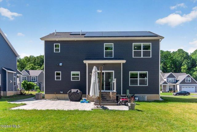 38 Wyatts Circle, East Greenbush, NY 12144