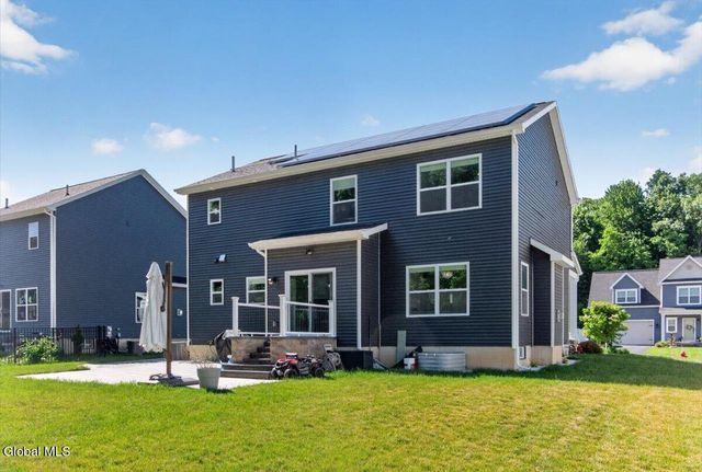 38 Wyatts Circle, East Greenbush, NY 12144
