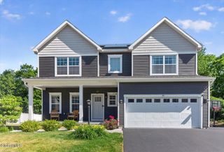 38 Wyatts Circle, East Greenbush, NY 12144