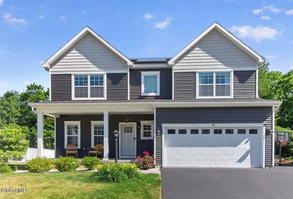 38 Wyatts Circle, East Greenbush, NY 12144