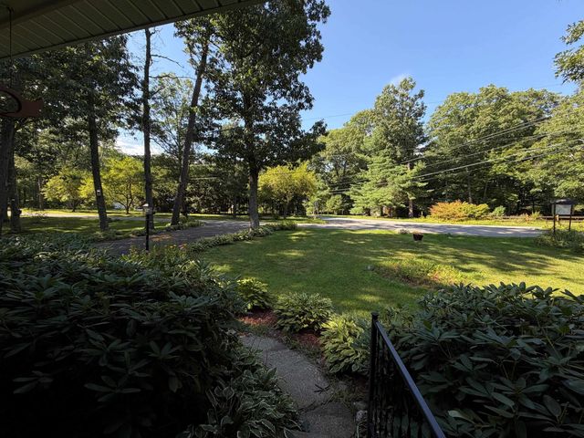 15 Skyline Drive, Essex, VT 05452