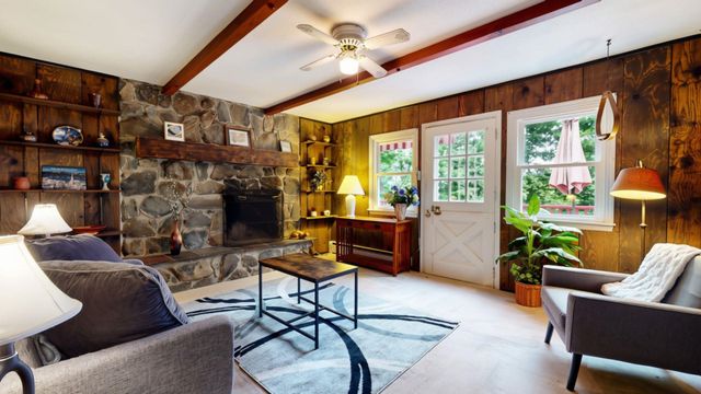 15 Skyline Drive, Essex, VT 05452
