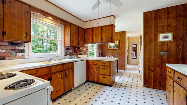 15 Skyline Drive, Essex, VT 05452