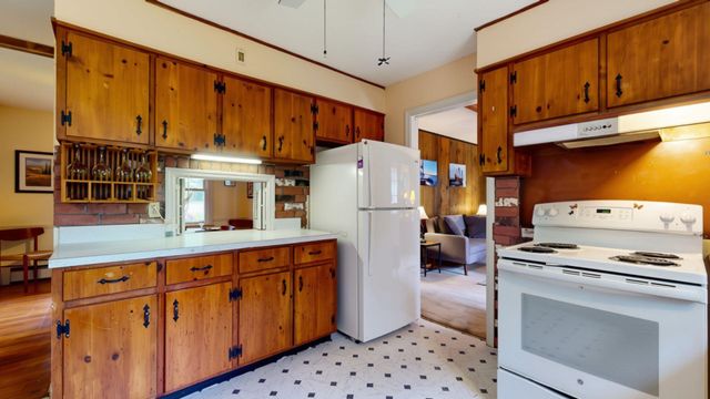 15 Skyline Drive, Essex, VT 05452
