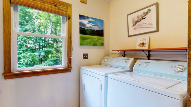 15 Skyline Drive, Essex, VT 05452