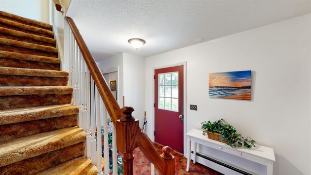 15 Skyline Drive, Essex, VT 05452