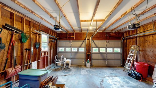 15 Skyline Drive, Essex, VT 05452