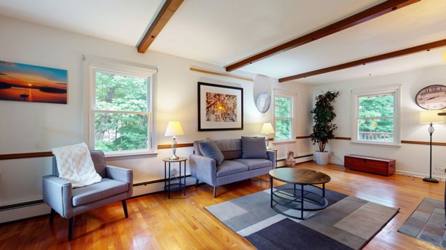 15 Skyline Drive, Essex, VT 05452