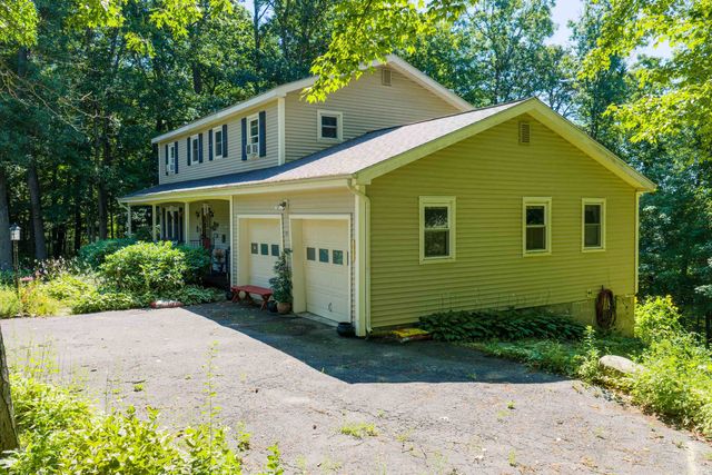 15 Skyline Drive, Essex, VT 05452