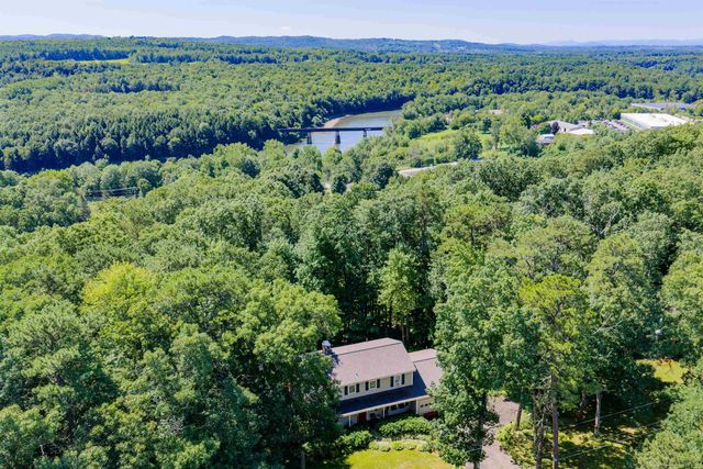 15 Skyline Drive, Essex, VT 05452