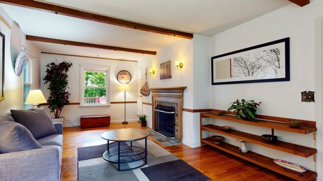 15 Skyline Drive, Essex, VT 05452