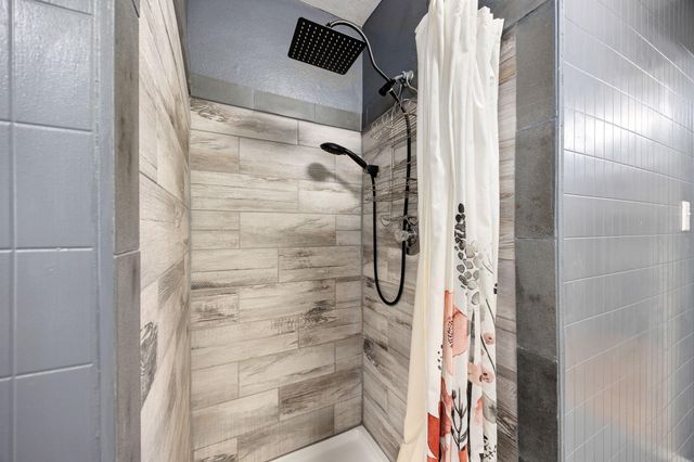 236 Pine Ridge Drive, Cleveland, TX 77327