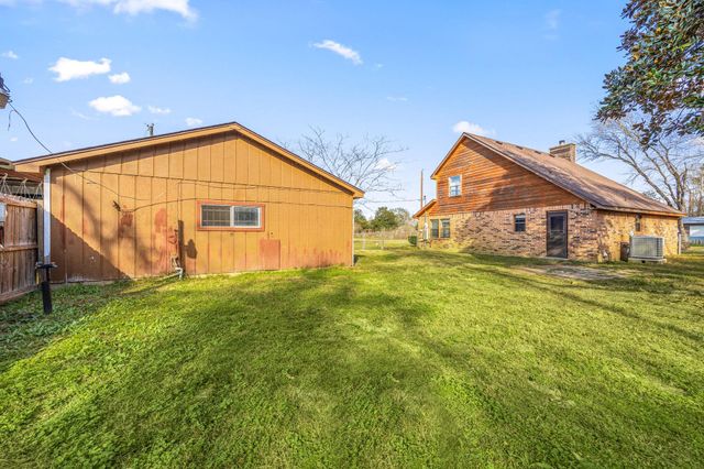 236 Pine Ridge Drive, Cleveland, TX 77327