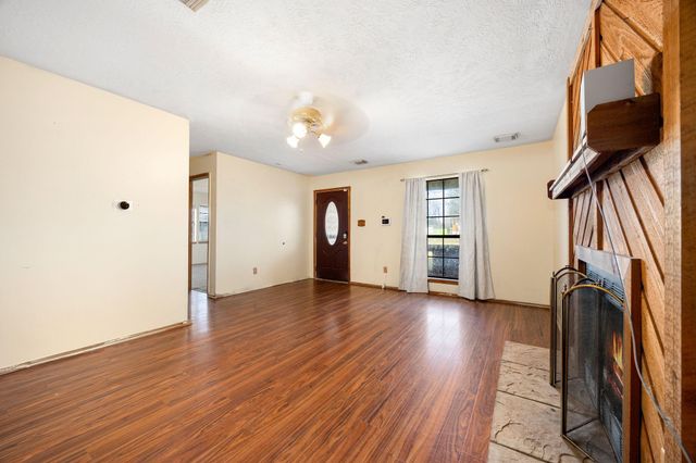 236 Pine Ridge Drive, Cleveland, TX 77327