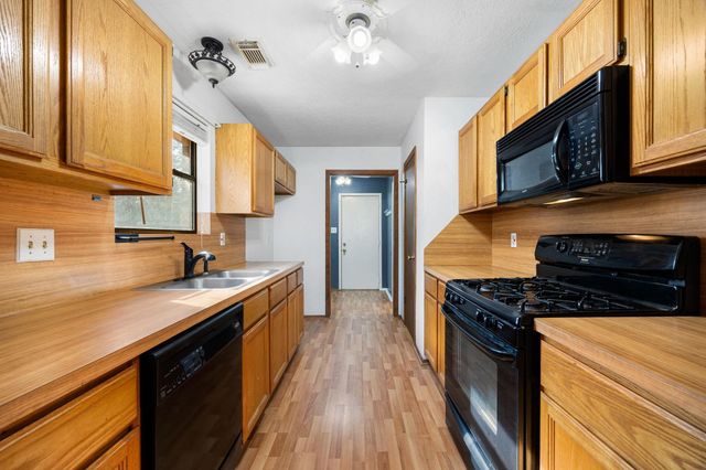 236 Pine Ridge Drive, Cleveland, TX 77327