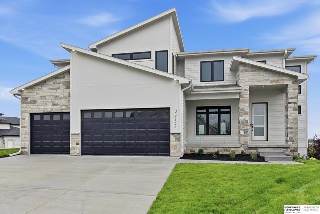 2432 S 182nd Circle, Omaha, NE 68130