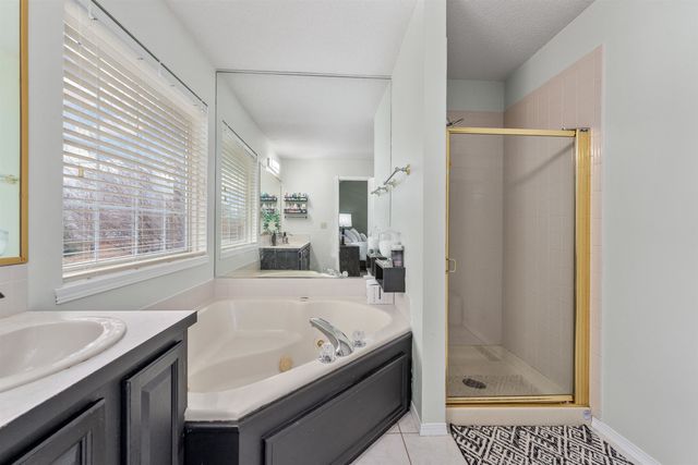 2735 N Meadow Oaks St, Wichita, KS 67220