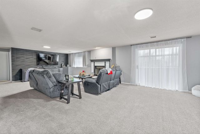 2735 N Meadow Oaks St, Wichita, KS 67220