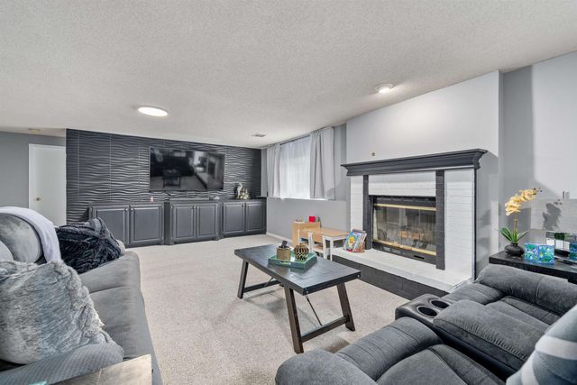 2735 N Meadow Oaks St, Wichita, KS 67220