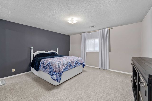 2735 N Meadow Oaks St, Wichita, KS 67220