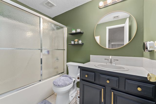 2735 N Meadow Oaks St, Wichita, KS 67220