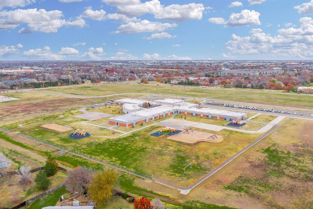 2735 N Meadow Oaks St, Wichita, KS 67220