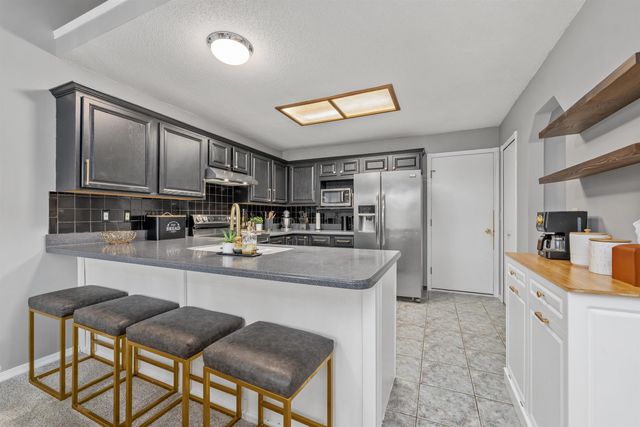 2735 N Meadow Oaks St, Wichita, KS 67220