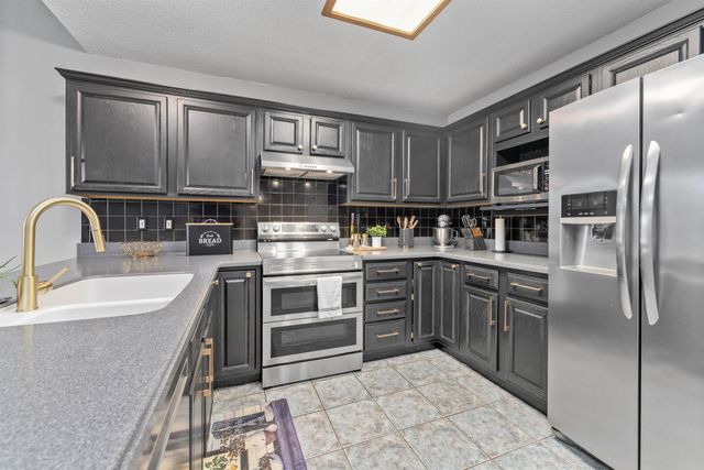 2735 N Meadow Oaks St, Wichita, KS 67220