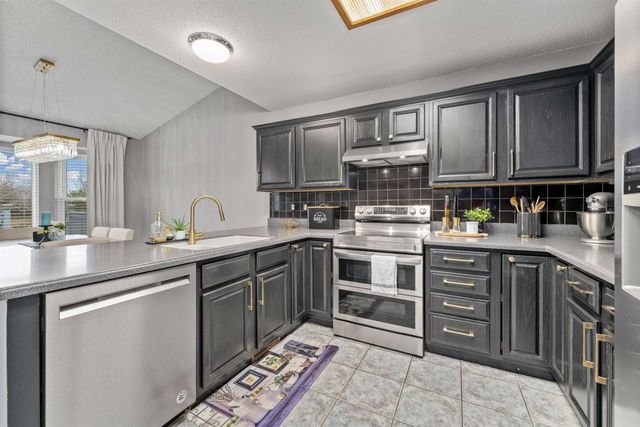 2735 N Meadow Oaks St, Wichita, KS 67220