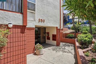 250 Whitmore St 106, Oakland, CA 94611