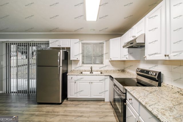 1077 Ponderosa Park Drive, Forest Park, GA 30297