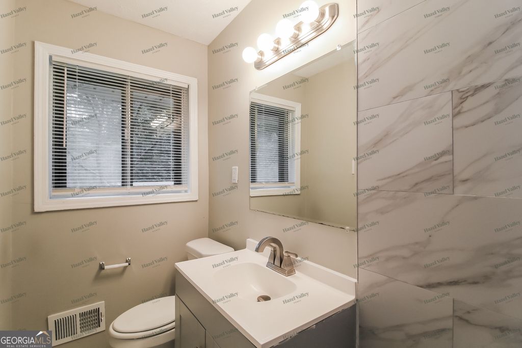 1077 Ponderosa Park Drive, Forest Park, GA 30297