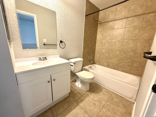 6412 Attucks Ln, San Antonio, TX 78238