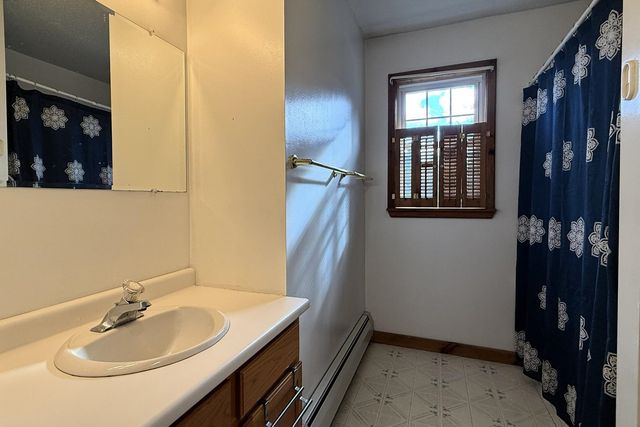 8 Cessna Place, Rutland City, VT 05701