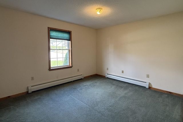 8 Cessna Place, Rutland City, VT 05701