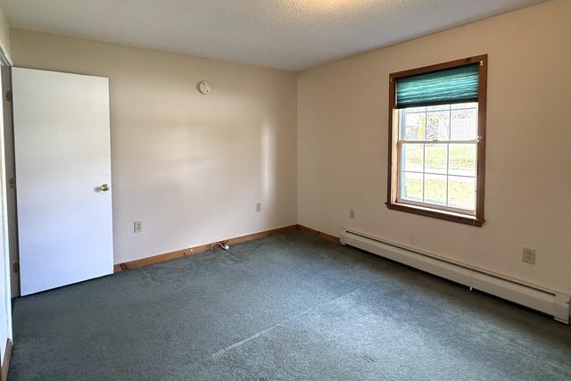 8 Cessna Place, Rutland City, VT 05701