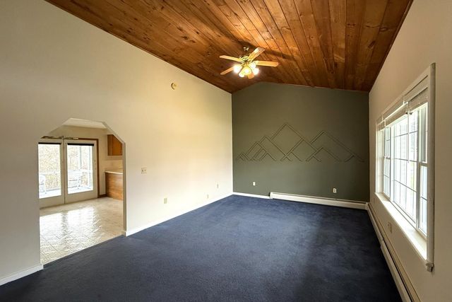 8 Cessna Place, Rutland City, VT 05701