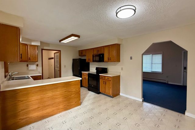 8 Cessna Place, Rutland City, VT 05701