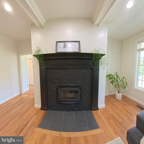 1225 MIDDLE RIVER RD, Stanardsville, VA 22973