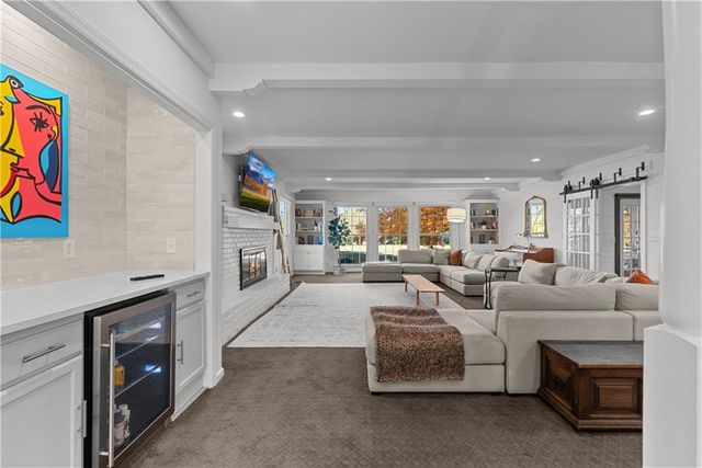 9504 W 106TH Street, Overland Park, KS 66212