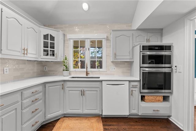 9504 W 106TH Street, Overland Park, KS 66212