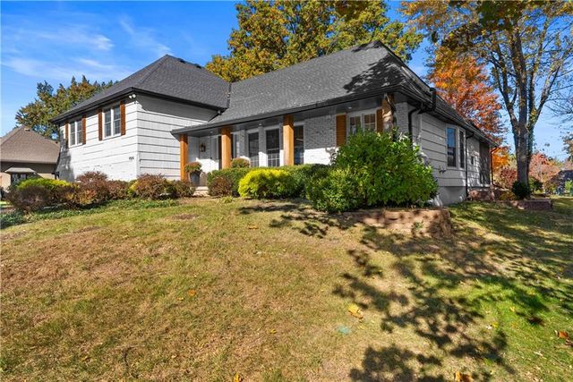 9504 W 106TH Street, Overland Park, KS 66212